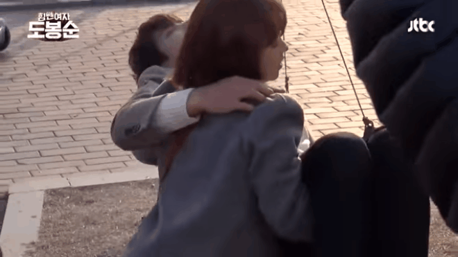 Sự thật hài hước sau cảnh ôm hôn, lãng mạn trong phim Hàn